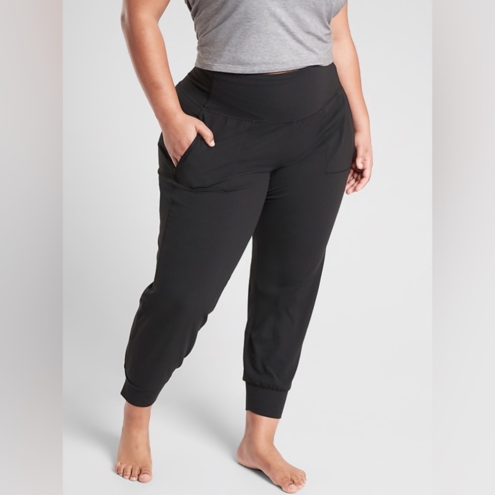 Athleta Curvy Salutation Joggers in Black, size XL